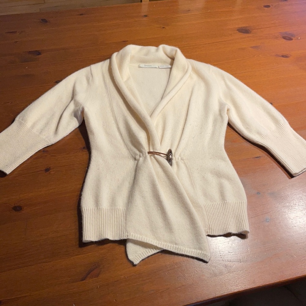 Beautiful cashmere cardigan with wooden button. Neiman Marcus size S